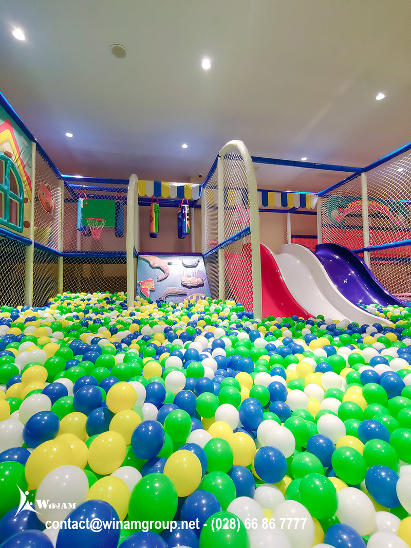 You should choose a supplier that advises on the construction of a complete amusement park